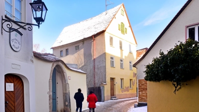 Am Anwesen in der Schaitbergerstraße 38 in Ansbach scheiden sich die Geister. (Foto: Jim Albright)