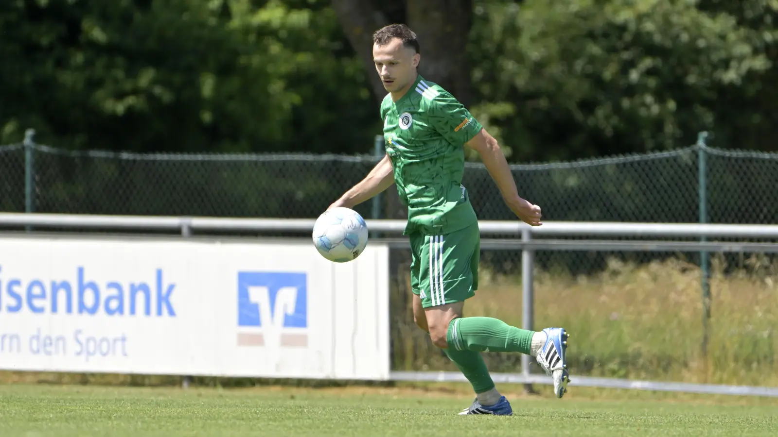 SpVgg-Kapitän Eric Weeger erzielte das frühe 1:0 und setzte kurz darauf einen weiteren Elfmeter an den Pfosten. (Foto: Martin Rügner)