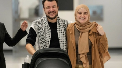 Nach seiner Freilassung aus der Abschiebehaft will Chalil nun die US-Regierung zur Verantwortung ziehen. (Archivbild) (Foto: Seth Wenig/AP/dpa)