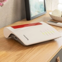 Die 7690 macht den Anfang: FritzOS 8.50 liefert neue Smart-Home-Routinen und zusätzliche Schutzfunktionen per DNS-Filterlisten. (Foto: AVM GmbH/FRITZ! GmbH/dpa-tmn)
