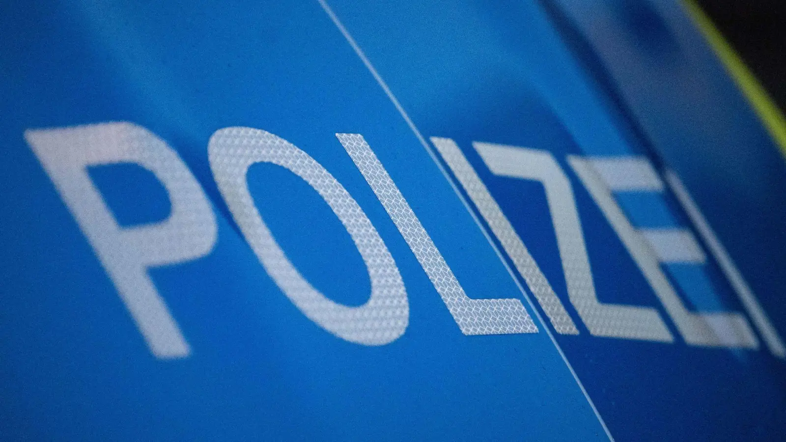 Die Polizei ermittelt wegen eines vorsätzlichen Eingriffs in die Gewässerregulierung. (Symbolbild) (Symbolbild: Marijan Murat/dpa)