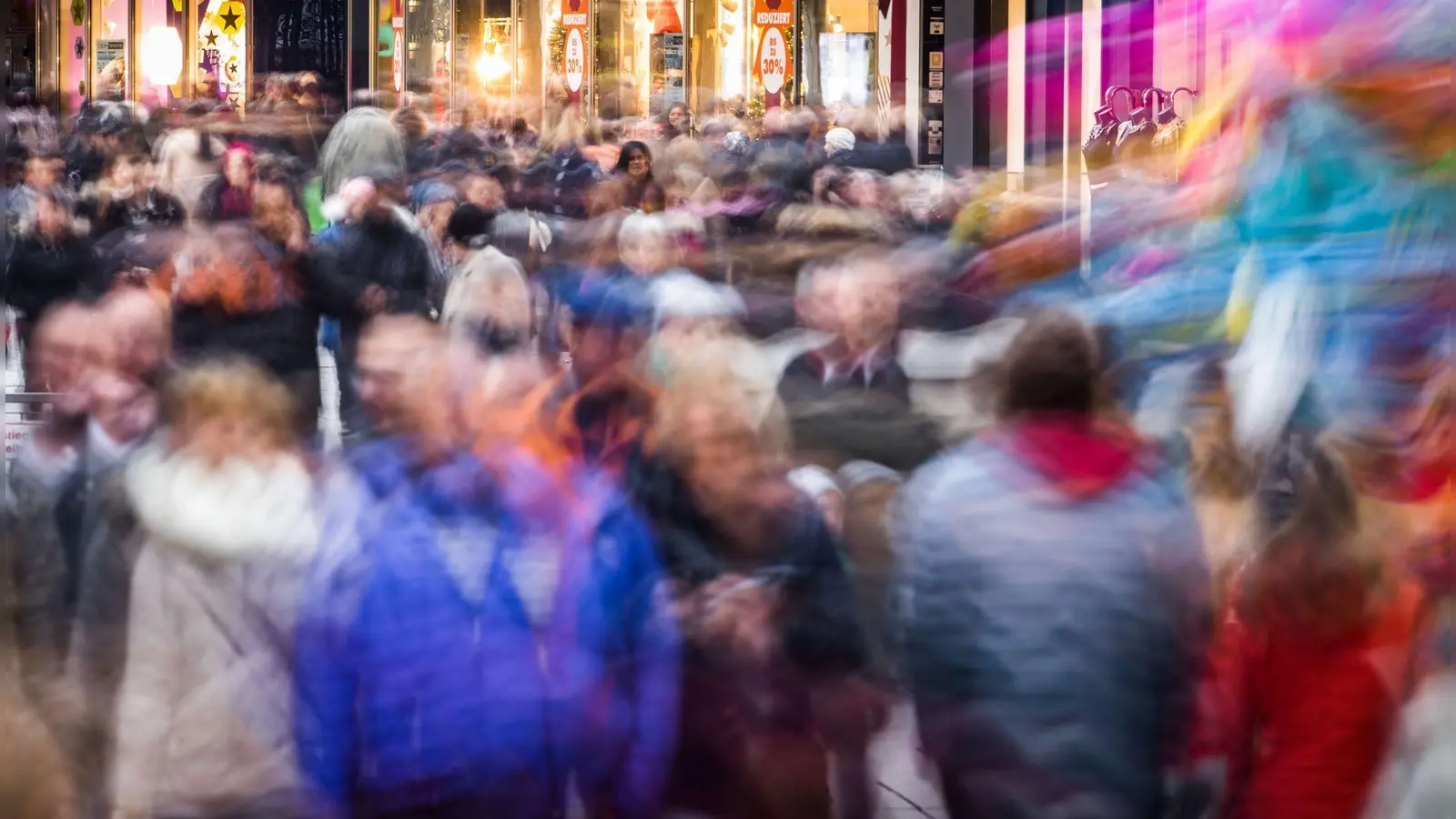 Sind sie auch arm - an Zeit? Zeitarmut entsteht unter anderem durch das Gefühl, immer etwas Produktives tun zu müssen. Die Folge: Stress für Körper und Seele. (Foto: Frank Rumpenhorst/dpa/dpa-tmn)