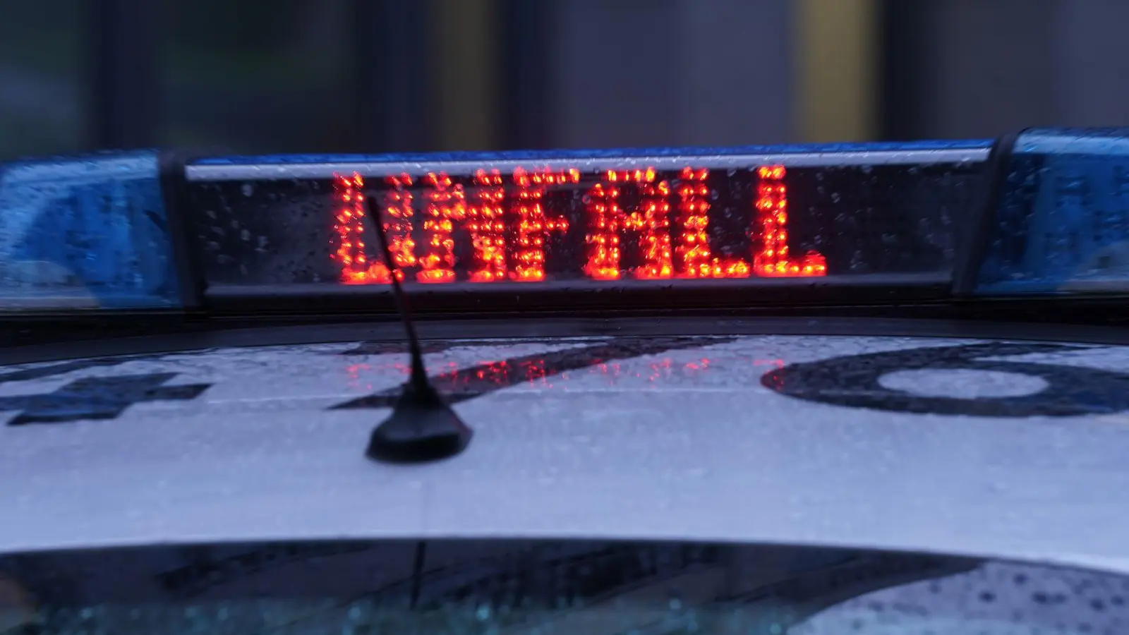 Auf der A3 ist ein mit Schlachtabfällen geladenes Sattelzuggespann umgekippt. (Symbolbild) (Foto: Marcus Brandt/dpa)