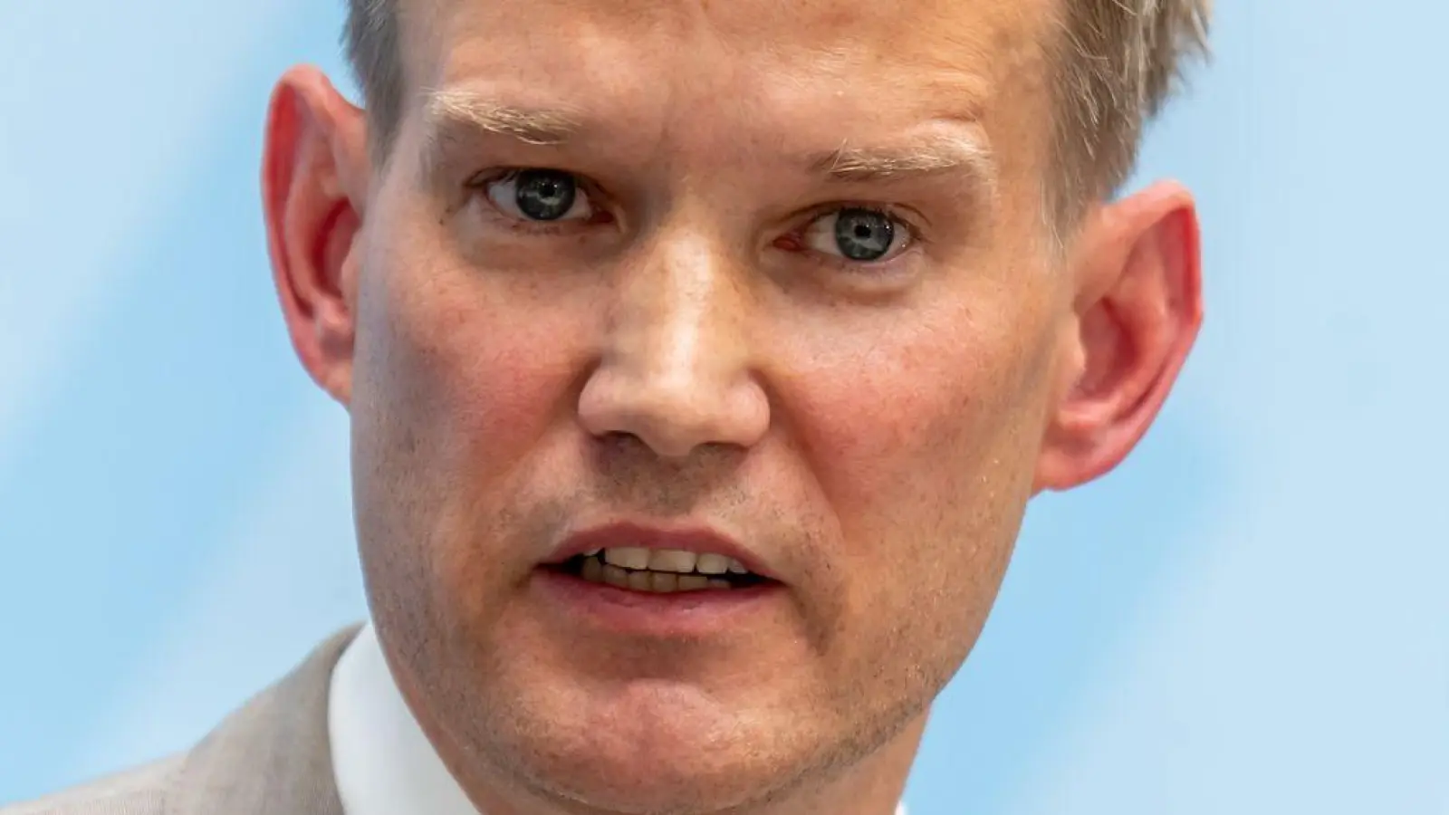 Der Bundesdrogenbeauftragte warnt vor den Gefahren von zu viel Alkohol. (Archivbild) (Foto: Michael Kappeler/dpa)