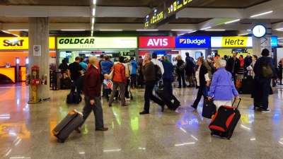 Flug verspätet, vorab gebuchter Mietwagen storniert? Das kann bei „No show“-Klauseln passieren. (Foto: Jens Kalaene/dpa-Zentralbild/dpa-tmn)