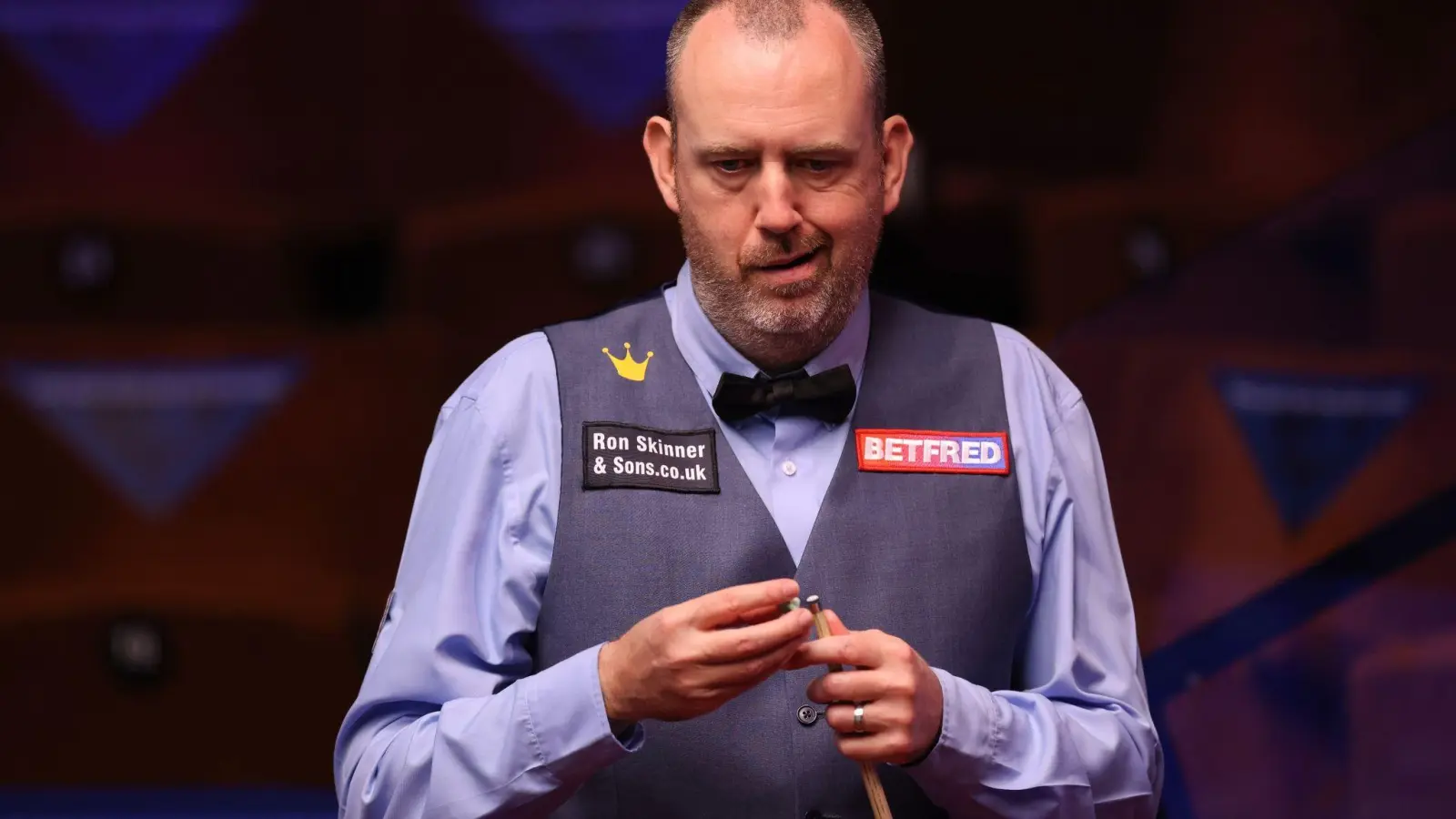 Schlief in einer Snookerpartie ein: Mark Williams. (Foto: George Wood/PA Wire/dpa)