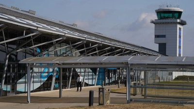Der Flughafen London Southend bleibt nach dem Absturz eines Geschäftsflugzeugs vorübergehend geschlossen. (Foto: Joe Giddens/PA Wire/dpa)