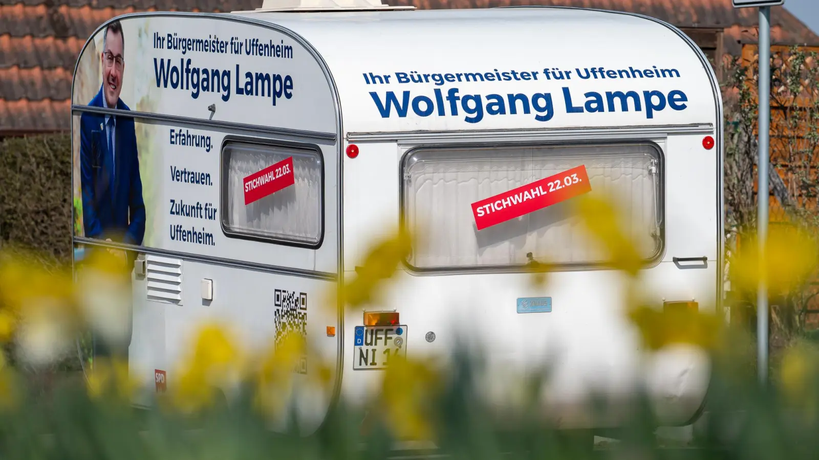 In Uffenheim betrieb Wolfgang Lampe von der SPD bis zuletzt Wahlkampf. (Foto: Mirko Fryska)