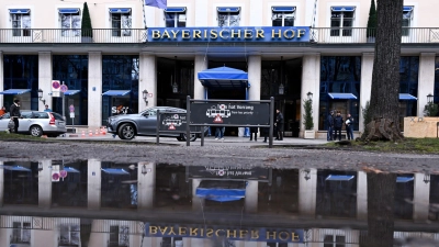 Im Bayerischen Hof fand die legendäre Oasis-Prügelei 2002 statt. (Archivbild) (Foto: Sven Hoppe/dpa)