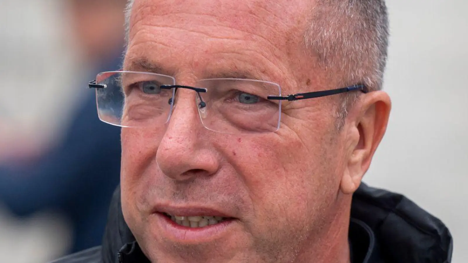 Trainer Kauczinski und seine Münchner „Löwen“ unterliegen daheim gegen Verl. (Archivbild) (Foto: Peter Kneffel/dpa)