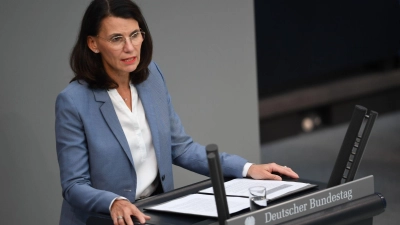 Rita Schwarzelühr-Sutter nennt es „puren Antisemitismus“, wenn auf deutschen Straßen die menschenverachtenden Taten der Hamas bejubelt würden. (Foto: Serhat Kocak/dpa)