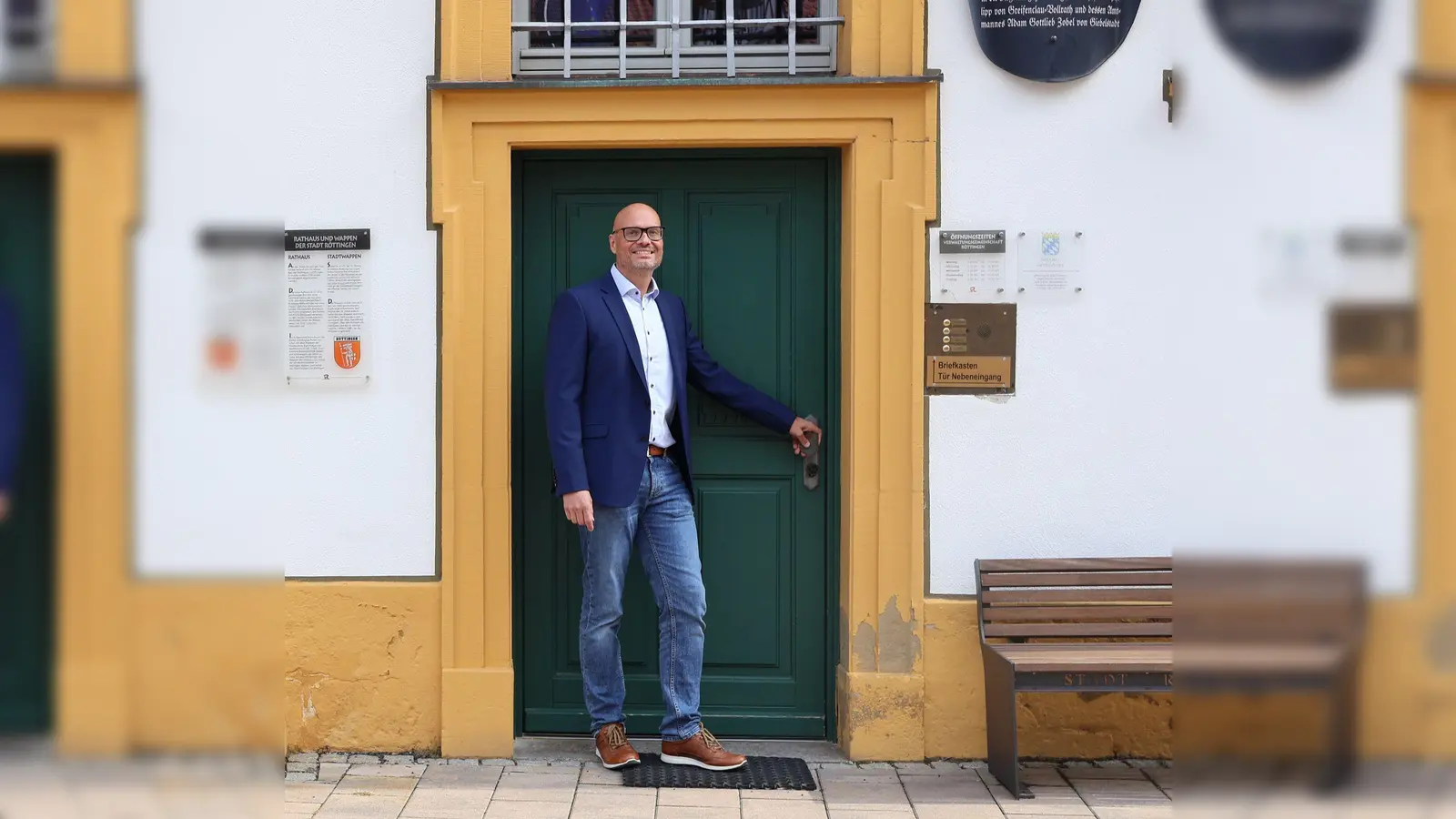 Stand zwar nicht auf dem Wahlzettel, aber wurde gewählt: Bürgermeister Romstöck. (Foto: D. Mitnacht/Stadt Röttingen/dpa)