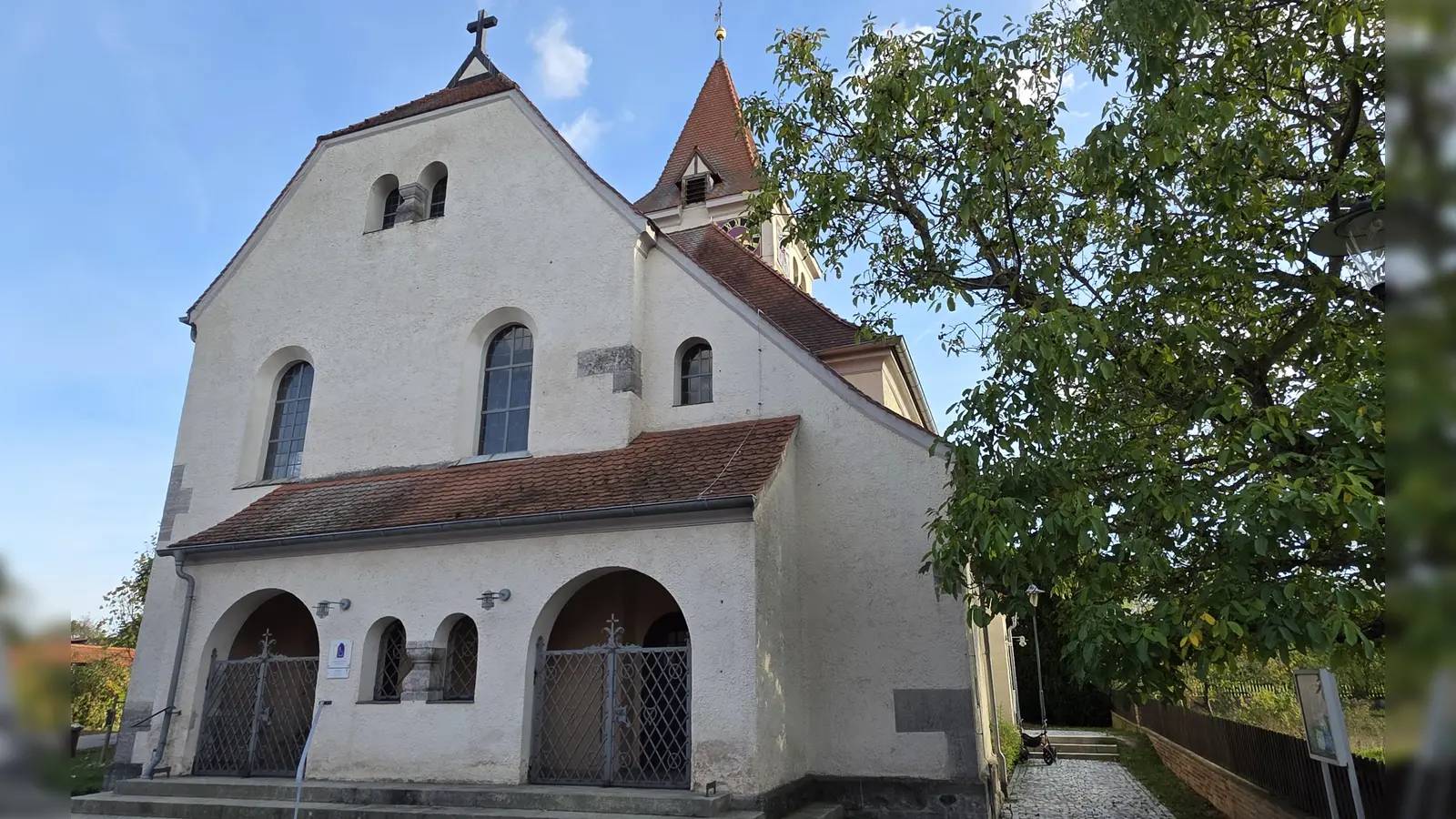 Der Kirchweihgottesdienst in der Kirche St. Gumbertus und Urban beginnt um 10 Uhr. (Foto: Hans-Bernd Glanz)