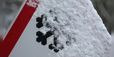 Im Raum um Neustadt/Aisch gab es am Dienstag vier Unfälle durch eisglatte Straßen. (Symbolbild: Karl-Josef Hildenbrand/dpa)