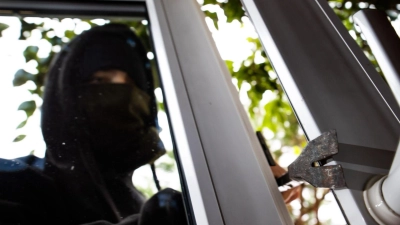 Die Zahl der Wohnungseinbrüche ist im vergangenen Jahr deutlich gestiegen. (Symbolbild) (Foto: Philipp von Ditfurth/dpa)