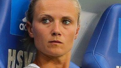 Münchens Teammanagerin Kathleen Krüger bei einem Testspiel in hambrg 2018. (Archivbild) (Foto: Christian Charisius/dpa)