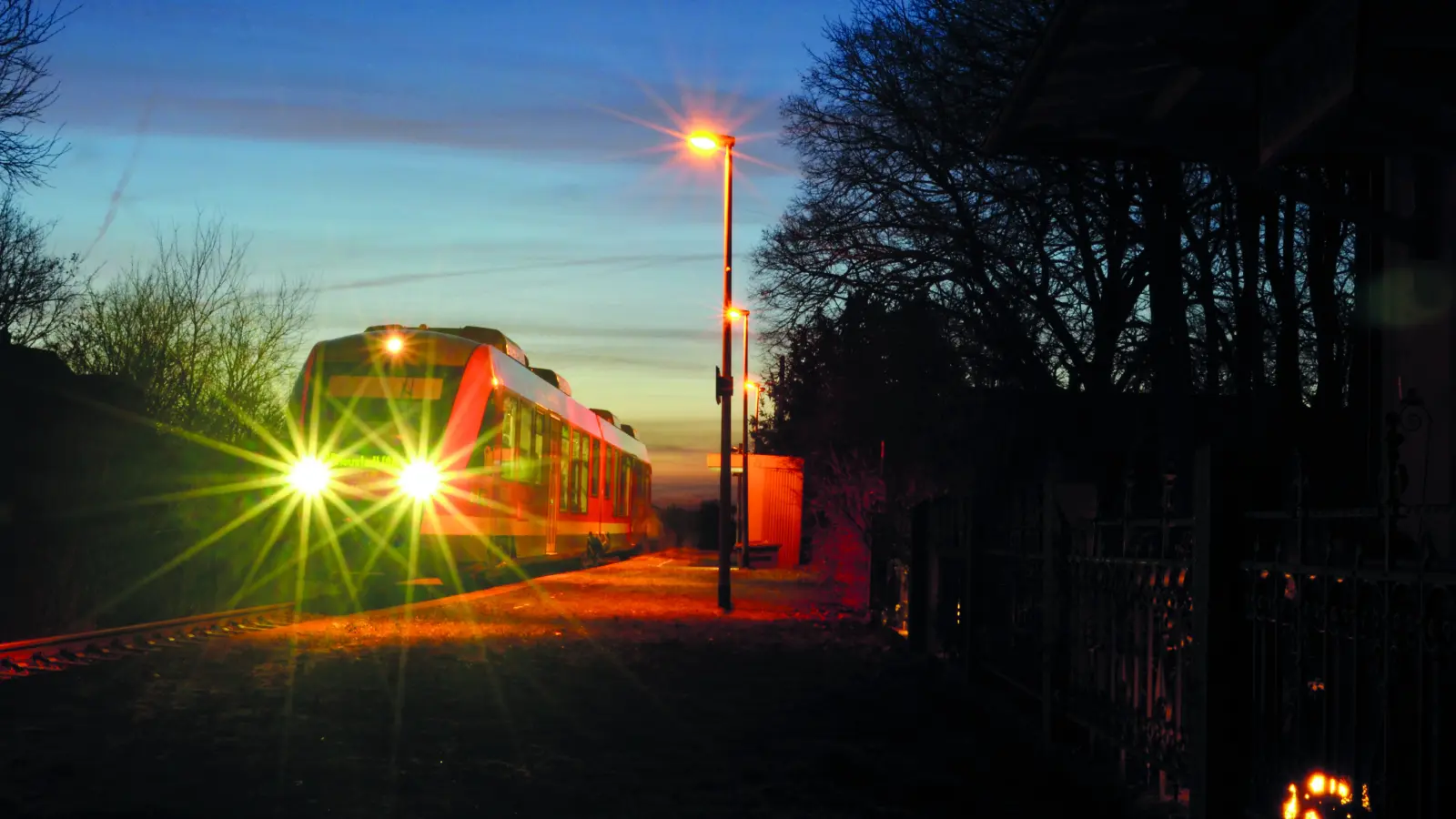 Die Aischgrundbahn muss in der Nacht auf Mittwoch stehen bleiben. Stattdessen verkehren Ersatzbusse. (Foto: Johannes Hirschlach)