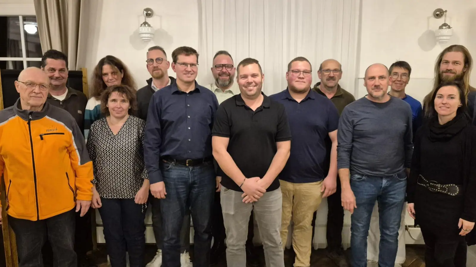 Die bereits vorbereitete Liste mit insgesamt 14 Kandidatinnen und Kandidaten wurde im Blockwahlverfahren einstimmig bestätigt. (Foto: Cassandra Stumpf)