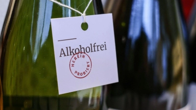 Längst gibt es auch alkoholfreien Wein. (Archivbild) (Foto: Oliver Berg/dpa/dpa-tmn)