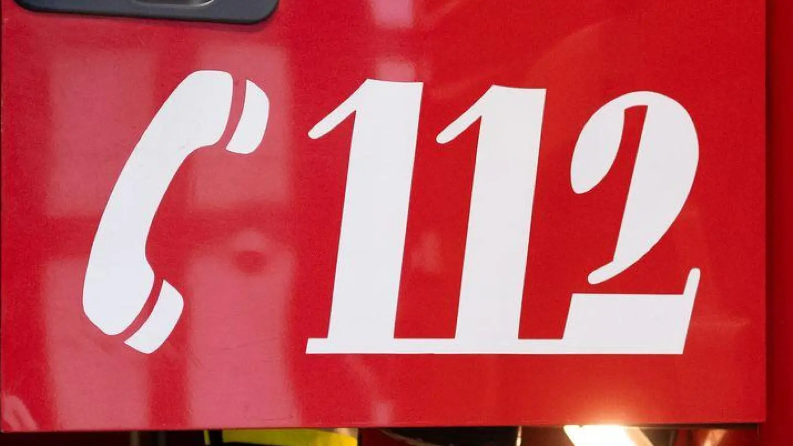 Die Feuerwehr errichtete eine Ölsperre. (Symbolbild) (Foto: Niklas Treppner/dpa)