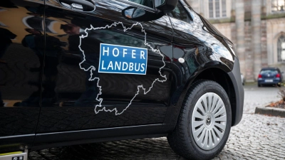 Im Landkreis Hof ist der Landbus inzwischen im kompletten Gebiet unterwegs - mit knapp 2.000 Haltestellen. (Foto: Daniel Vogl/dpa)