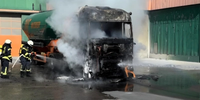 Zahlreiche Einsatzkräfte waren an den Löscharbeiten beteiligt. (Foto: Kreisfeuerwehrverband Neustadt/Aisch-Bad Windsheim)