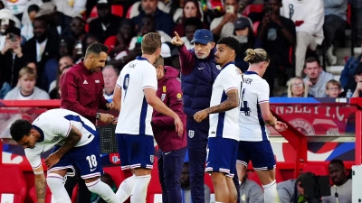 Englands Trainer Thomas Tuchel (M) konnte mit der Leistung seiner Spieler gegen das Team aus Senegal nicht zufrieden sein. (Foto: Mike Egerton/PA Wire/dpa)