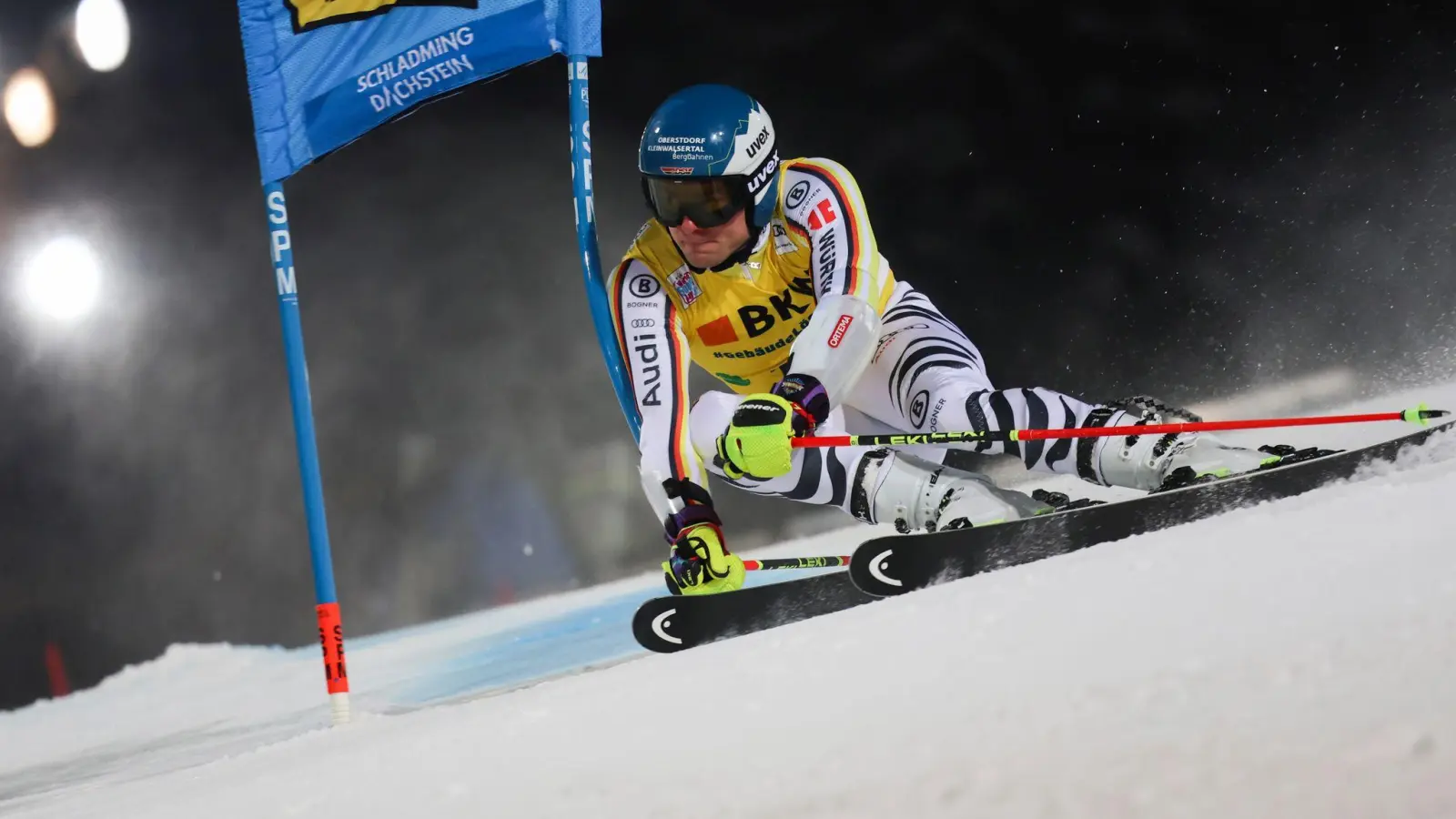 Alexander Schmid fuhr zum fünften Mal in diesem Winter unter die besten Zehn. (Foto: Marco Trovati/AP/dpa)