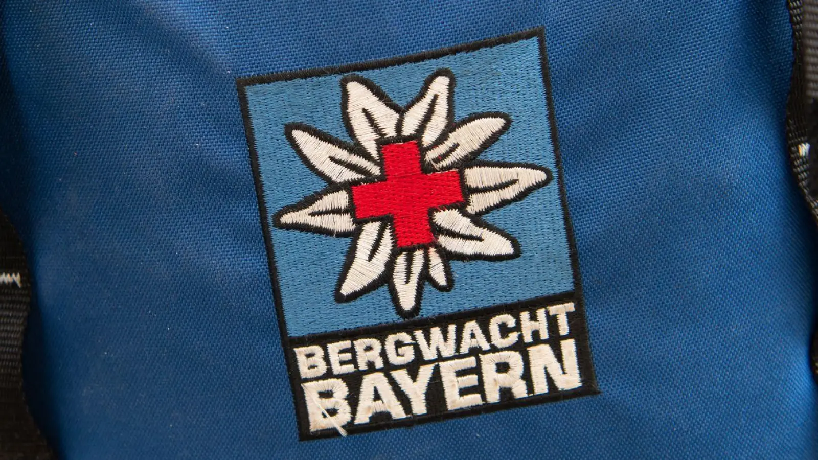 Die Bergwacht Bayern bittet darum, Lichtzeichen nur in wirklichen Notfällen zu senden. (Symbolbild) (Foto: Sven Hoppe/dpa)