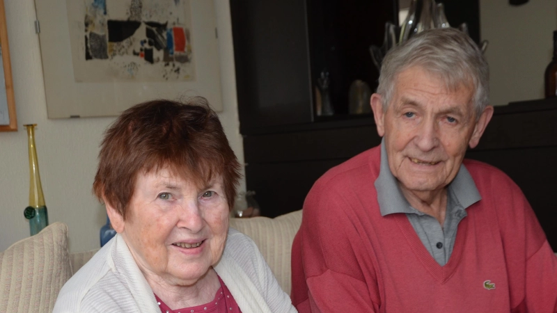 Martha Kautenburger hatte gleich mehrere Schutzengel. Auch ihr Mann Paul zeigte sich erfreut über die Hilfsbereitschaft der Menschen. (Foto: Christa Frühwald)