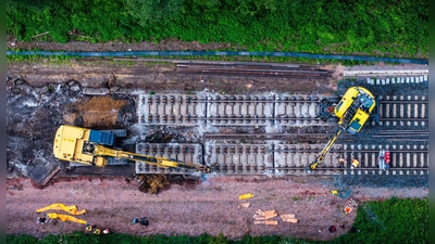Pendler müssen weiter Geduld beweisen: Die Sanierung der Strecke Hamburg-Berlin verzögert sich. (Archivbild) (Foto: Jens Büttner/dpa)