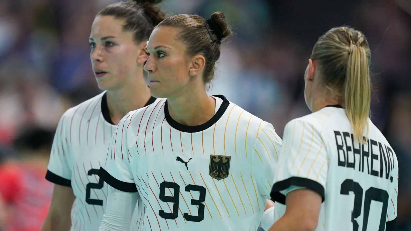 Deutschlands Handballerinnen waren nach dem verpatzten Olympia-Auftakt völlig ratlos.  (Foto: Marcus Brandt/dpa)