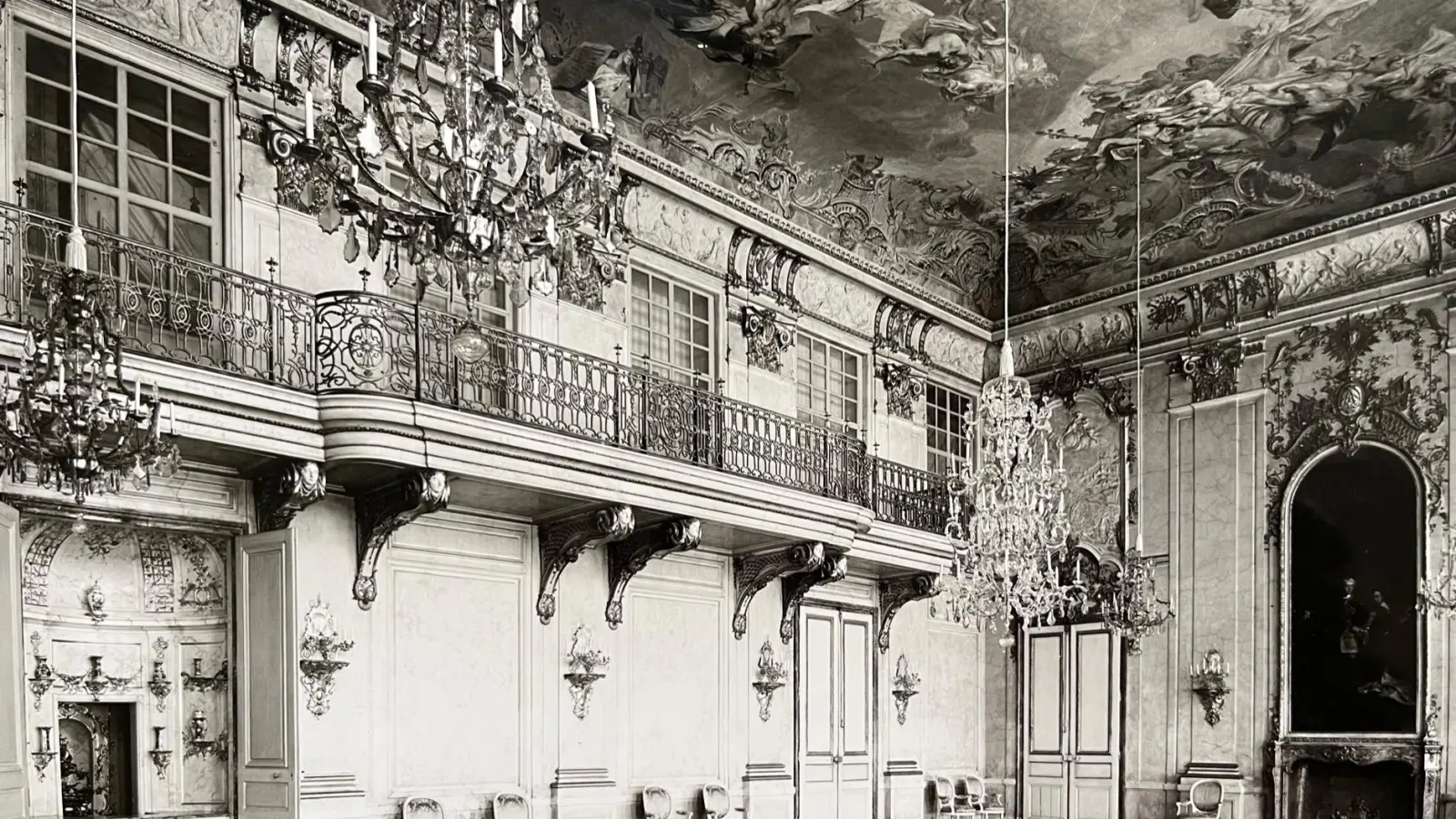 Der Festsaal in der Residenz auf einer Aufnahme der Bayerischen Verwaltung der staatlichen Schlösser, Gärten und Seen von 1990: Bis 1993 wurde der Staatsempfang zur Bachwoche hier und in den angrenzenden Rokoko-Räumen veranstaltet – was der kostbaren Ausstattung nicht unbedingt zuträglich war. (Repro: Lara Hausleitner)