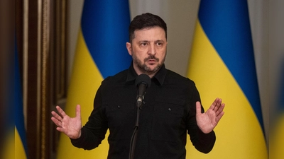 Der ukrainische Präsident Wolodymyr Selenskyj hat eine Waffenruhe angekündigt. (Archivbild) (Foto: Danylo Antoniuk/AP/dpa)