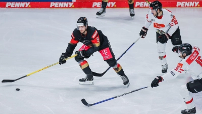 Das deutsche Team um Trainer Toni Söderholm setzte sich gegen Österreich durch. (Foto: Rolf Vennenbernd/dpa)