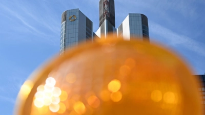 Dämpfer im dritten Quartal, aber Kurs auf Milliardengewinn 2025: Die Commerzbank in Frankfurt. (Archivbild) (Foto: Arne Dedert/dpa)