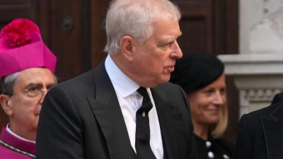 Andrew wurde festgenommen, sein Bruder Charles sichert der Polizei seine Unterstützung zu.  (Foto: Joanna Chan/AP/dpa)