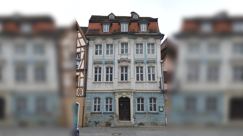 &nbsp;Die reich dekorierte Fassade im Stil des Rokoko ist für die Stadt Bad Windsheim und darüber hinaus einmalig.  (Foto: Franziska Back)