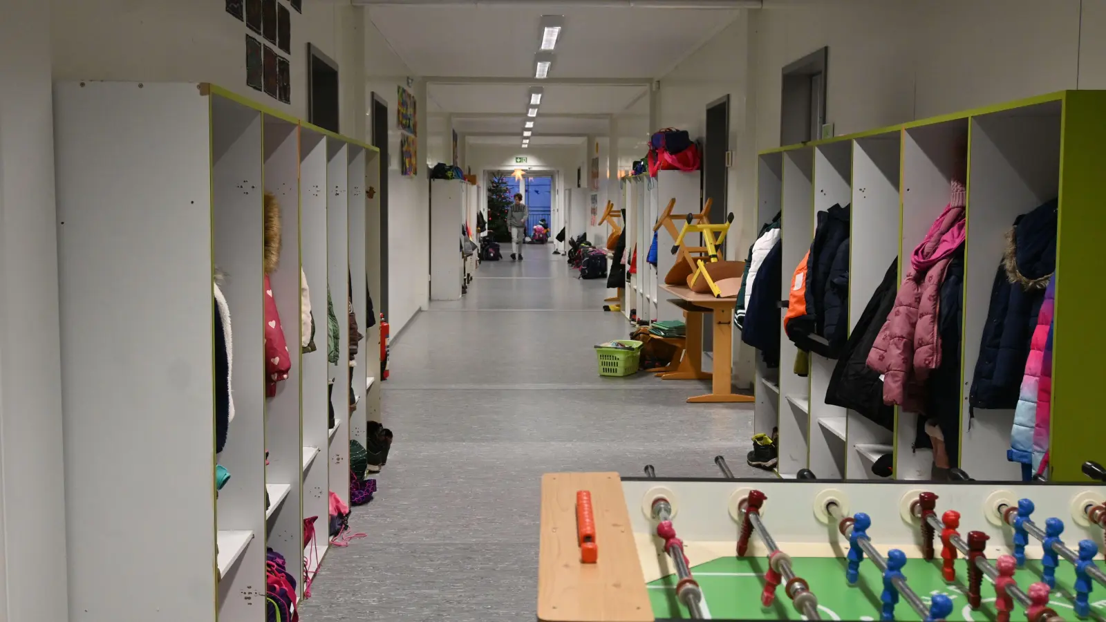 Sieht aus, wie eine ganz normale Schule, ist aber in Wirklichkeit nur ein Provisorium: Das Innere der Container, die den Kindern der Sugenheimer Ehegrundschule aktuell als Ausweichquartier dienen. (Foto: Judith Marschall)