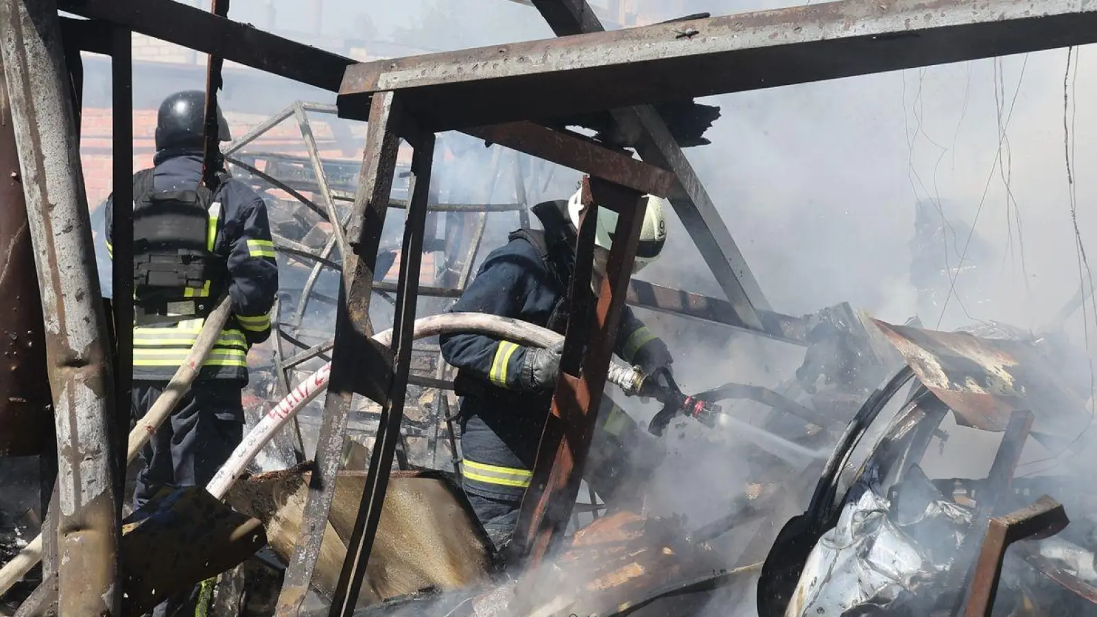 Zerstörungen in Charkiw nach einem russischen Bombenangriff. (Foto: Ukrinform/dpa)