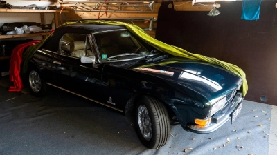 Prinzipiell sollte in einer Garage vor allem Platz für das Auto sein. (Foto: Benjamin Nolte/dpa-tmn)