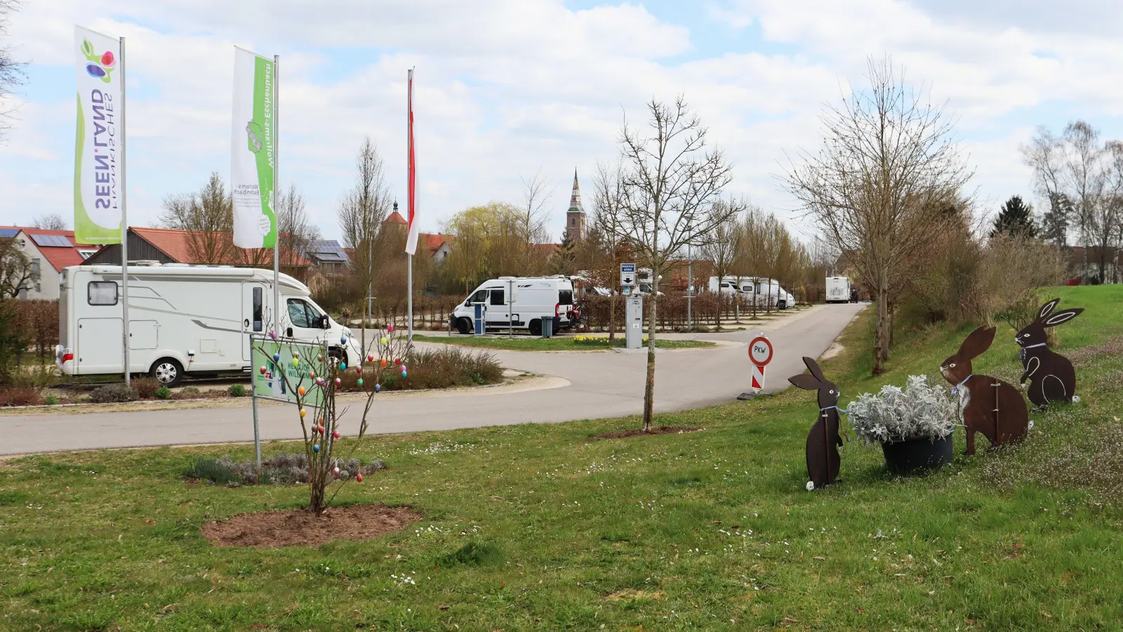 Der Wohnmobilstellplatz mit Blick auf den Turm des Liebfrauenmünsters ist beliebt. (Foto: Antonia Müller)