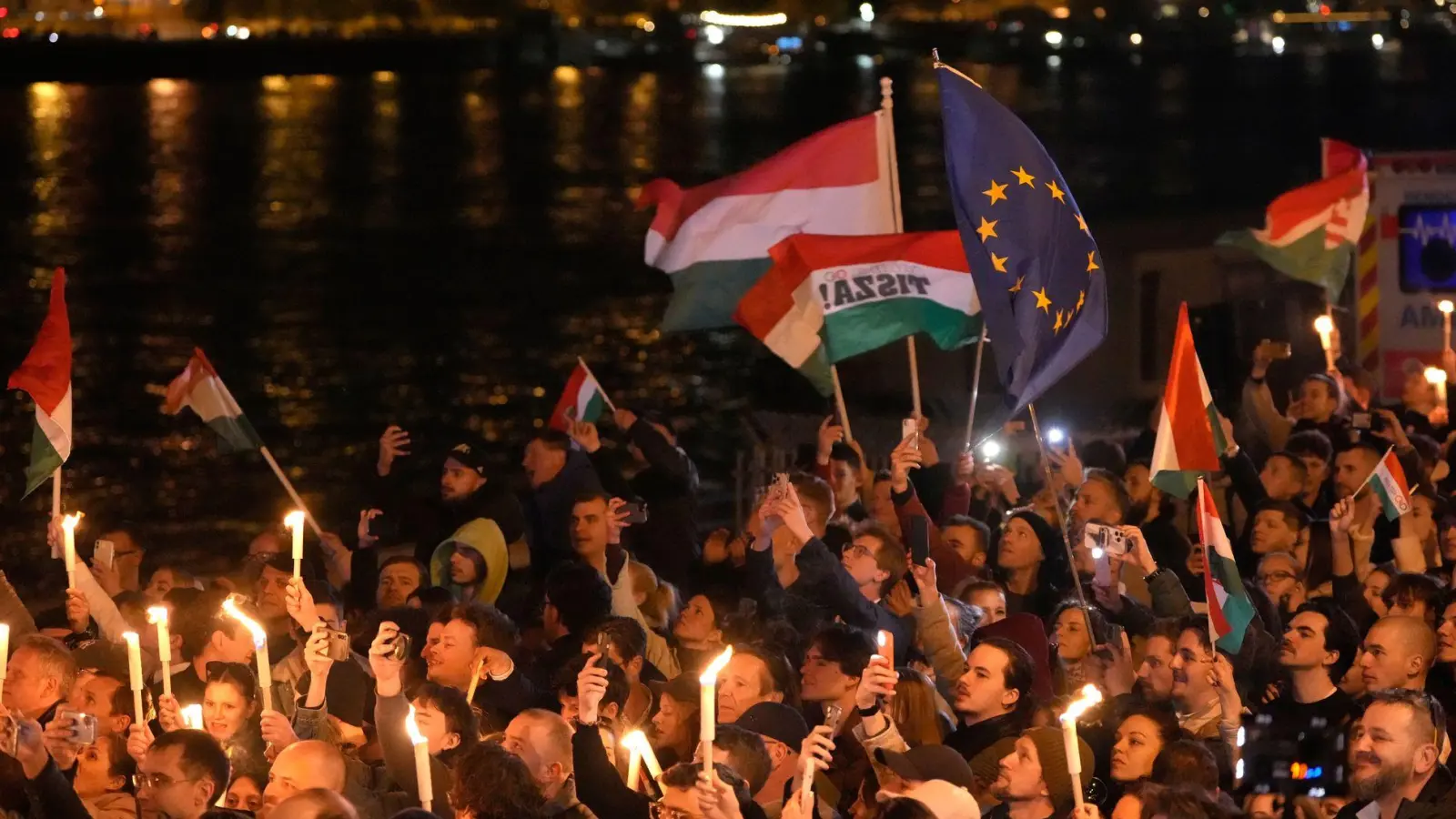 In Brüssel und in den meisten anderen EU-Hauptstädten hofften die Menschen auf einen Wahlsieg des Herausforderers von Regierungschef Viktor Orban. (Foto: Darko Bandic/AP/dpa)