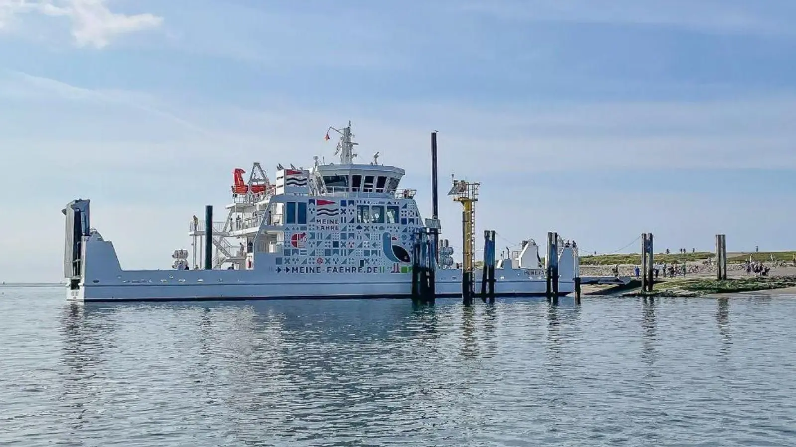 Zwischen Norderney und Norddeich gibt es eine neue tägliche Autofährverbindung mit der „Meine Fähre 1“. (Foto: Woltmann/meine-faehre.de/dpa-tmn)