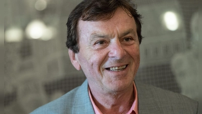 Der tschechische Schauspieler Pavel Travnicek ist vielen als Prinz in „Drei Haselnüsse für Aschenbrödel“ bekannt. (Archivbild) (Foto: Hendrik Schmidt/dpa)