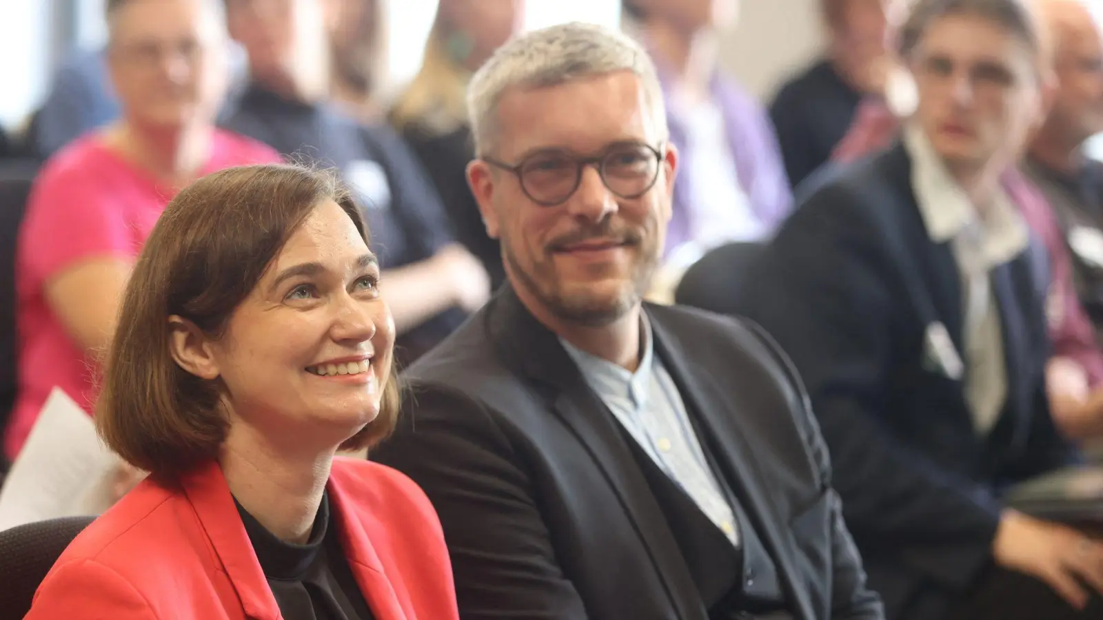 „Nun beginnt die Arbeit“, sagte Grünen-Fraktionschefin Müller mit Blick auf die anstehenden Koalitionsverhandlungen. (Foto: Danny Gohlke/dpa)