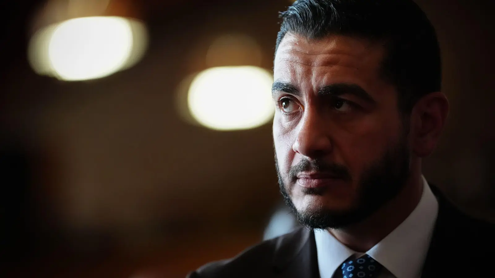 Setzt sich in der parteiinternen Vorwahl gegen Haley Stevens durch - Abdul El-Sayed. (Archivbild) (Foto: Julia Demaree Nikhinson/AP/dpa)