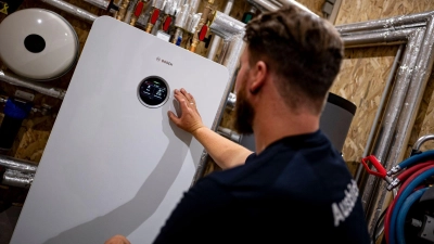 Wer eine alte Gas- oder Ölheizung gegen eine moderne Alternative tauscht, kann noch immer von einer staatlichen Förderung profitieren. (Foto: Fabian Sommer/dpa/dpa-tmn)