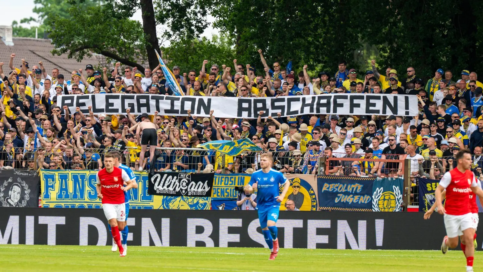 Die Diskussion um eine Reform der Regionalliga schwelt seit Jahren. (Archivbild) (Foto: David Inderlied/dpa)