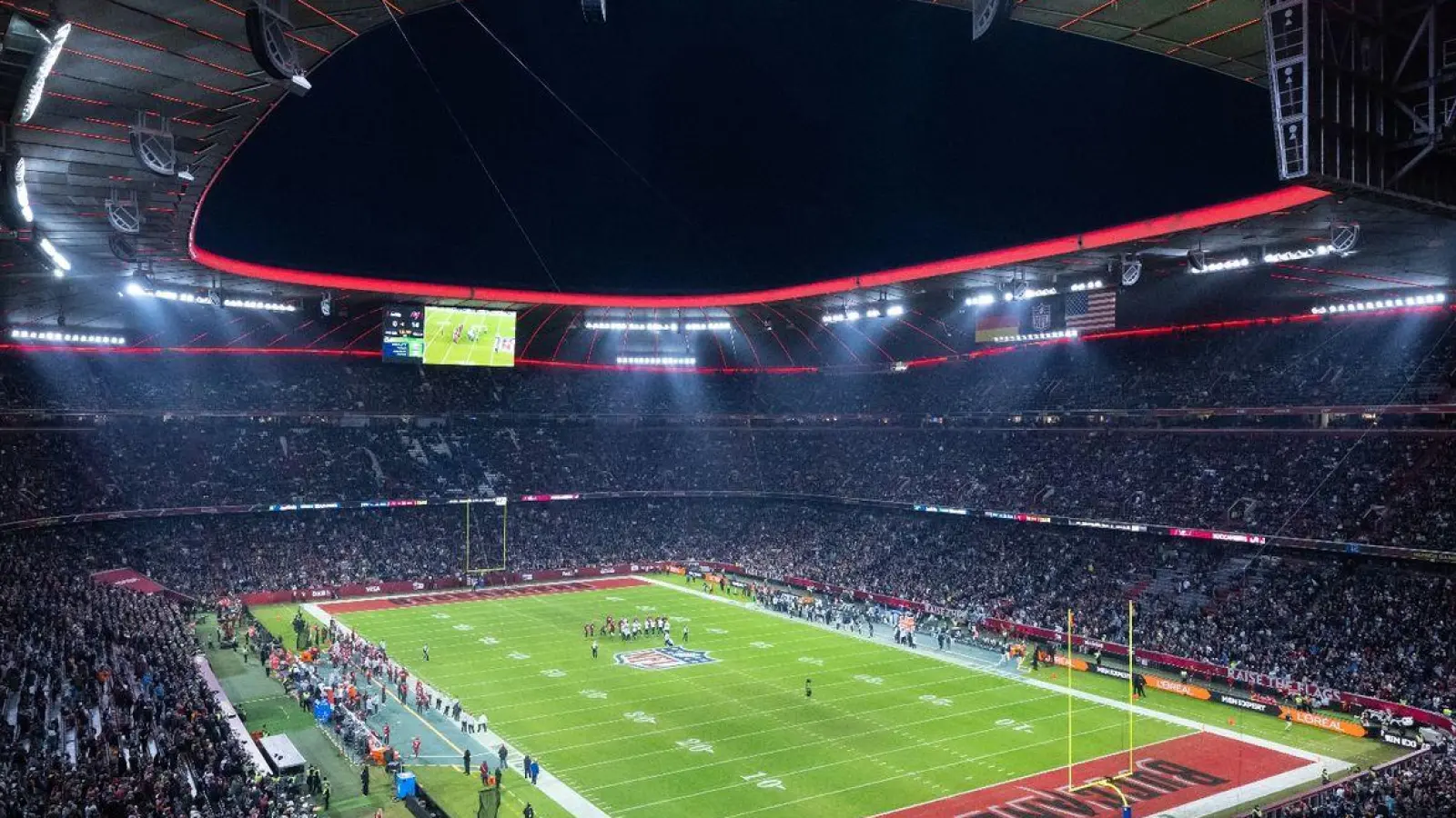 Hauptrunde in der Allianz Arena: Die Spieler von den Seattle Seahawks und den Tampa Bay Buccaneers in Aktion. 2024 findet wieder ein Football-Spiel der NFL in München statt. (Foto: Sven Hoppe/dpa)